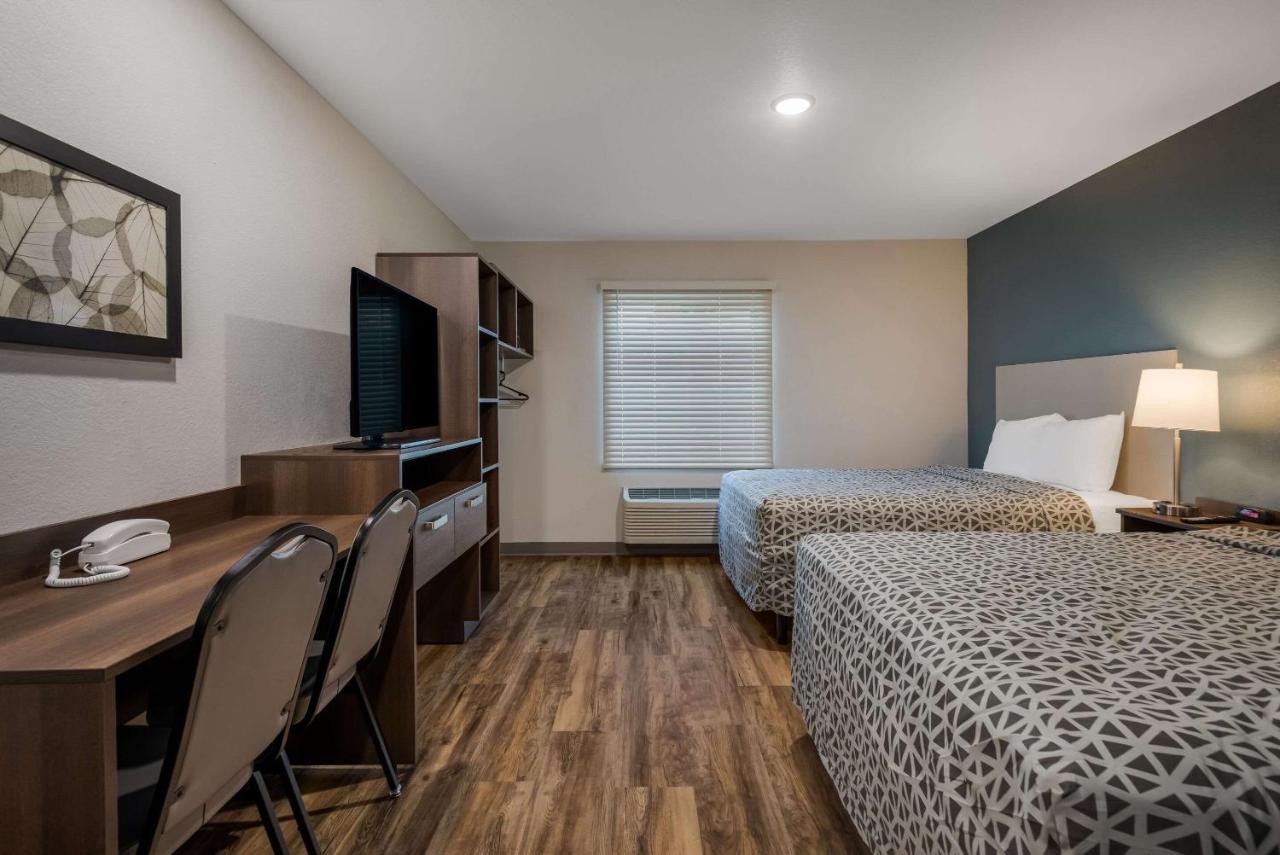 Woodspring Suites Milwaukee - Menomonee Falls Exterior photo