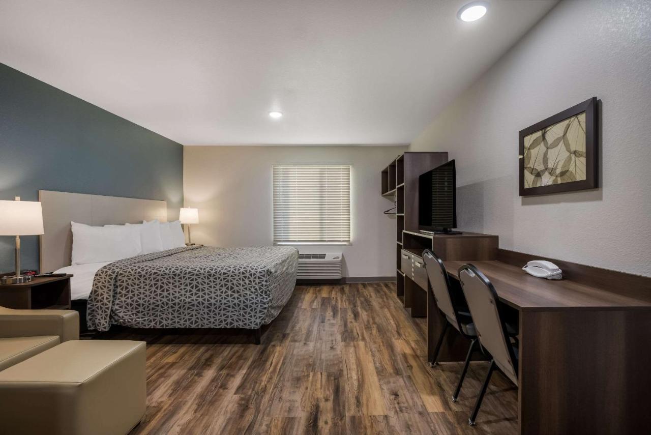 Woodspring Suites Milwaukee - Menomonee Falls Exterior photo