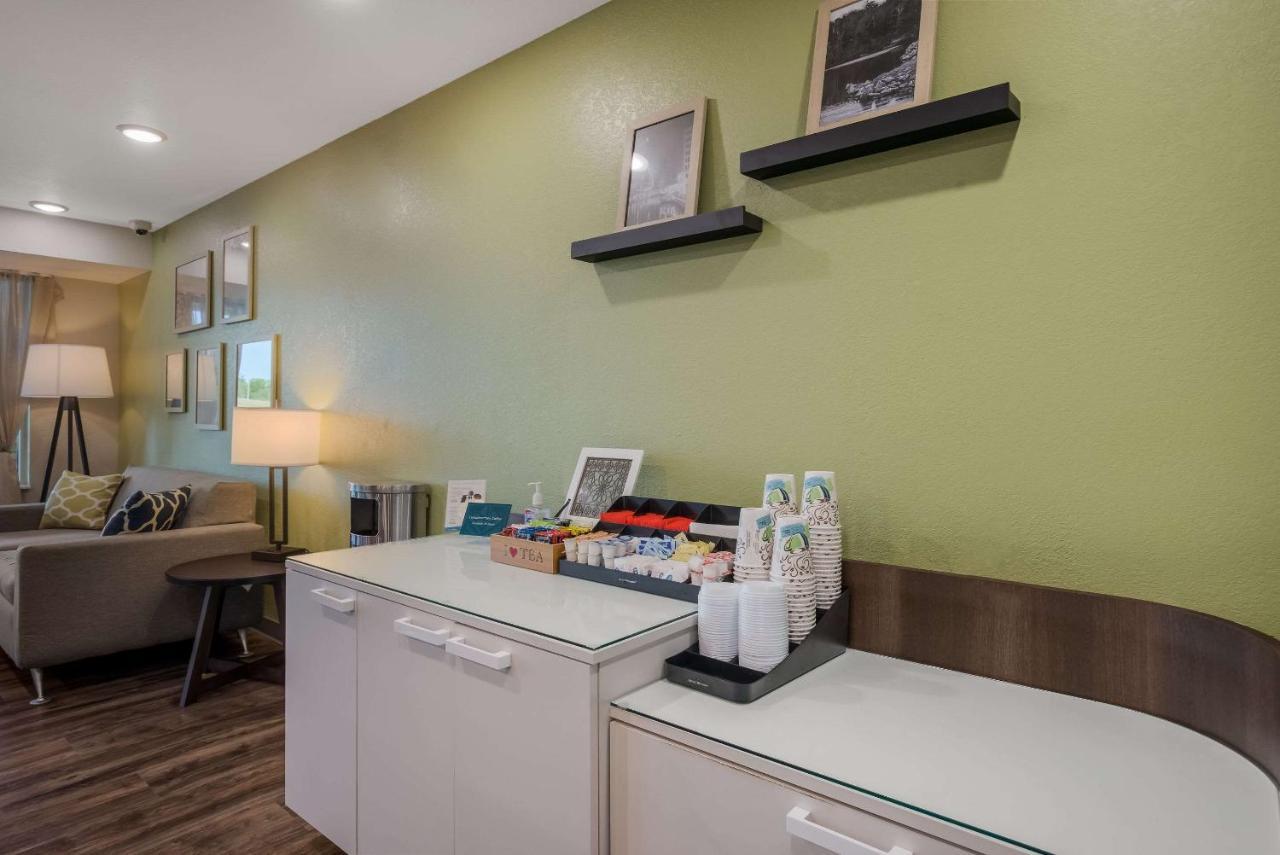 Woodspring Suites Milwaukee - Menomonee Falls Exterior photo