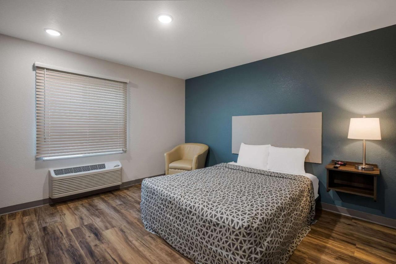 Woodspring Suites Milwaukee - Menomonee Falls Exterior photo