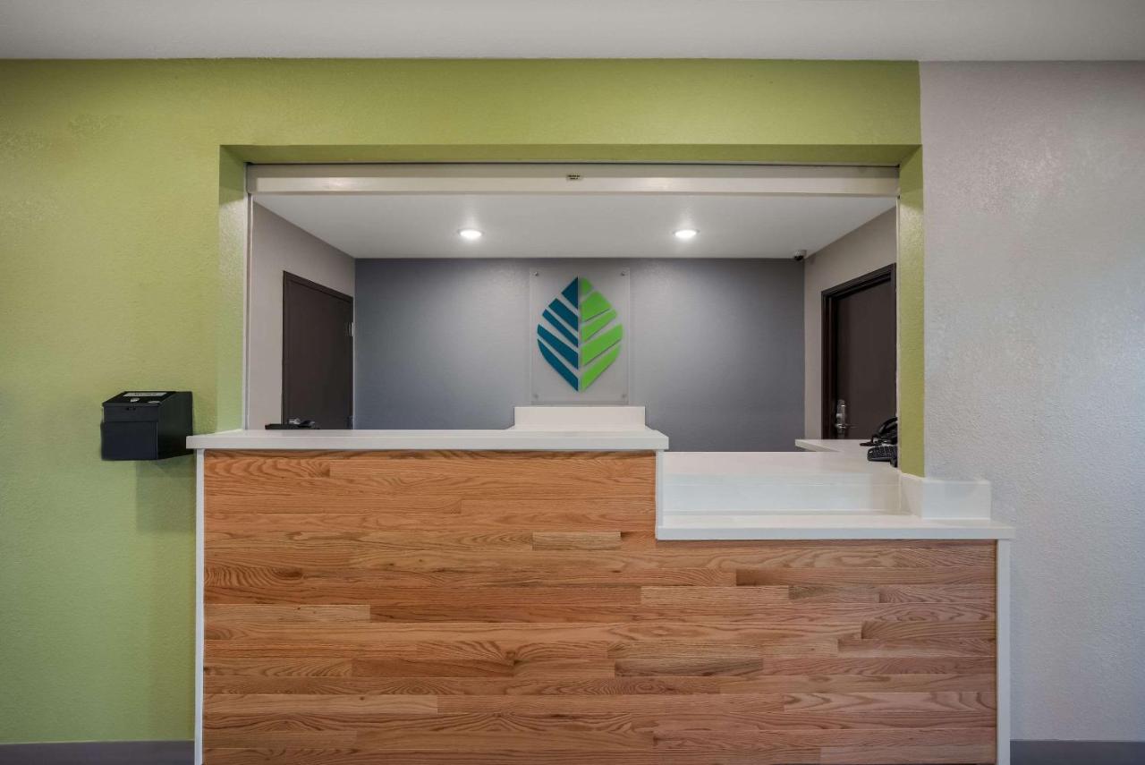 Woodspring Suites Milwaukee - Menomonee Falls Exterior photo