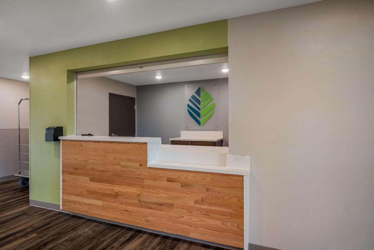 Woodspring Suites Milwaukee - Menomonee Falls Exterior photo